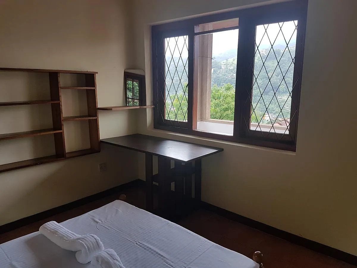 Bed & Breakfast No 51, Menik Home Rest Kandy